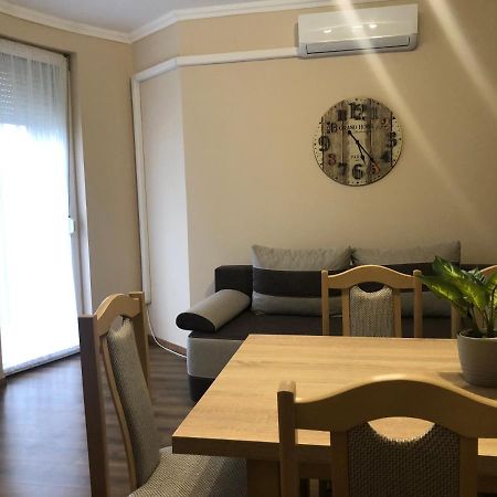 Alina Apartmanok Hajdúszoboszló Exterior foto